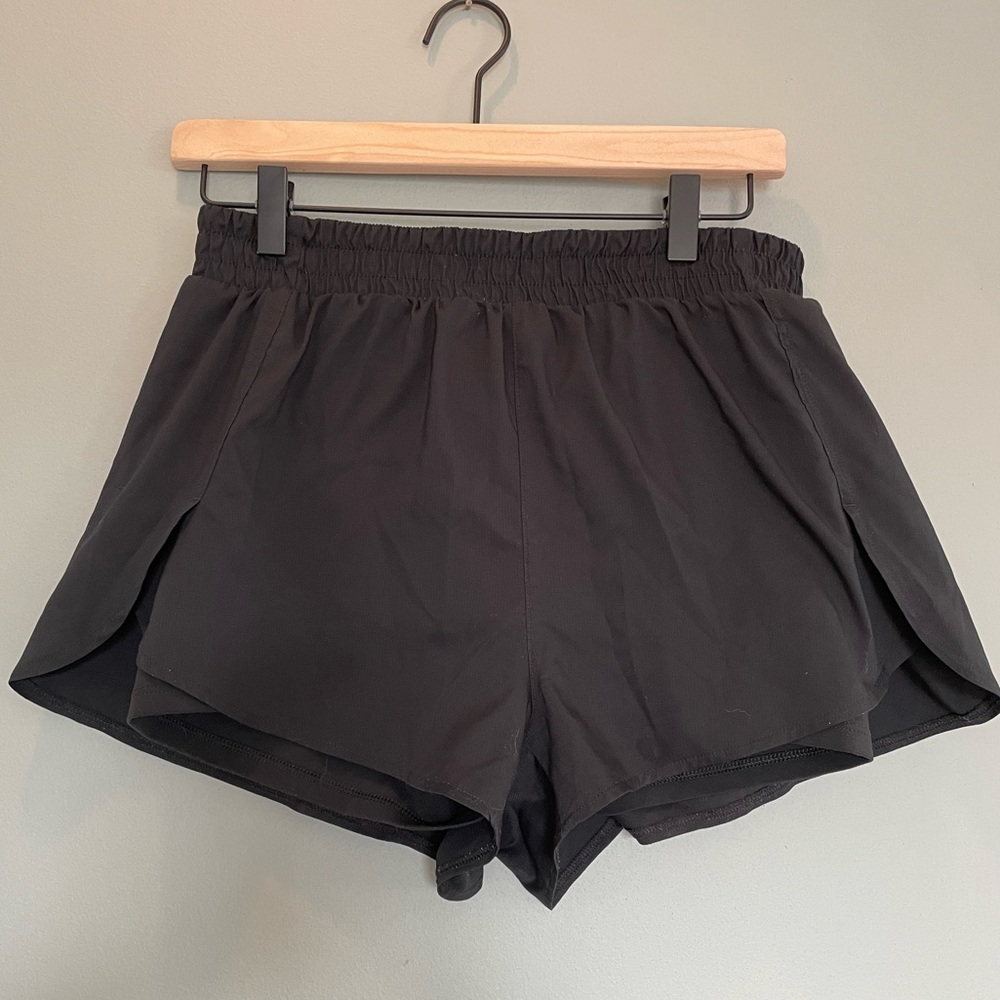 Girlfriend collective shorts with lining size Medium